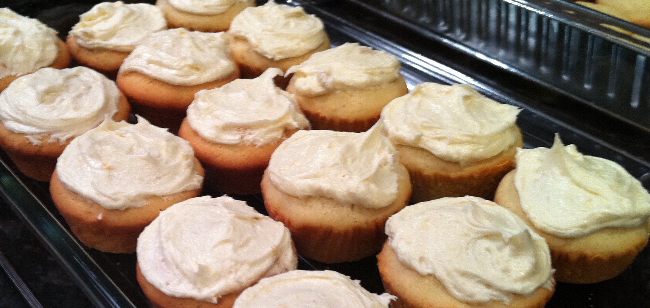 picture-of-lemon-cream-cupcakes