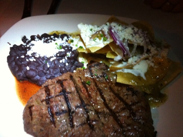 Sirloin con Chilaquiles