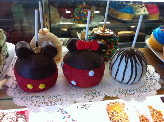 Mickey Mouse and Minnie Mouse Candy and Chocolate Apples Mickey Mouse and Minnie Mouse Candy and Chocolate Apples