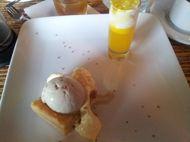 Sunday Morning butter cake with coffee ice cream