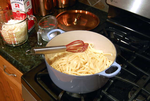 Tossing In Alfredo Pasta to Cream Sauce