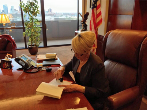 Brewer vetoing Arizona's segregation bill in her office ...
