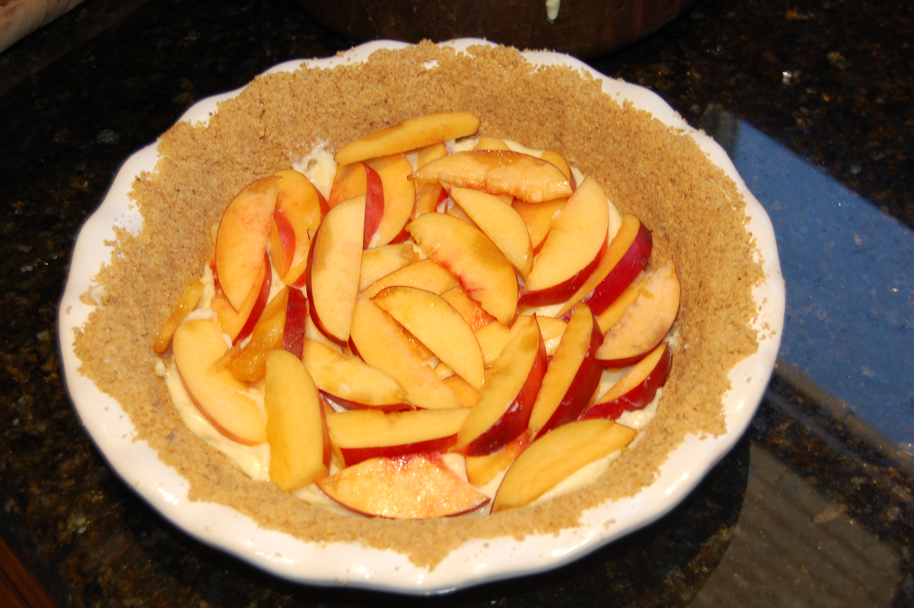 Filling Nectarine Cream Pie with Fruit