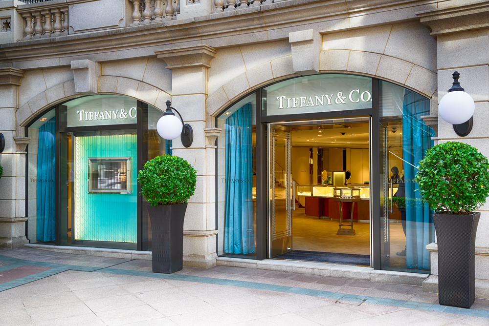 Tiffany & Co stock price plunges 10% as the Louis Vuitton parent company  LVMH pulls out of the deal