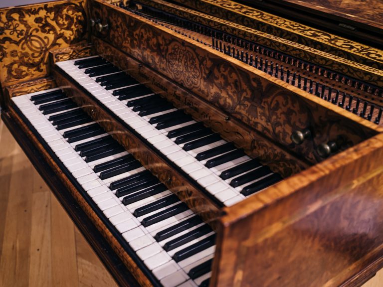 Domenico Scarlatti – Sonata in D minor, K 64/L.58/P.33 Domenico Scarlatti - Sonata in D minor, K 64/L.58/P.33